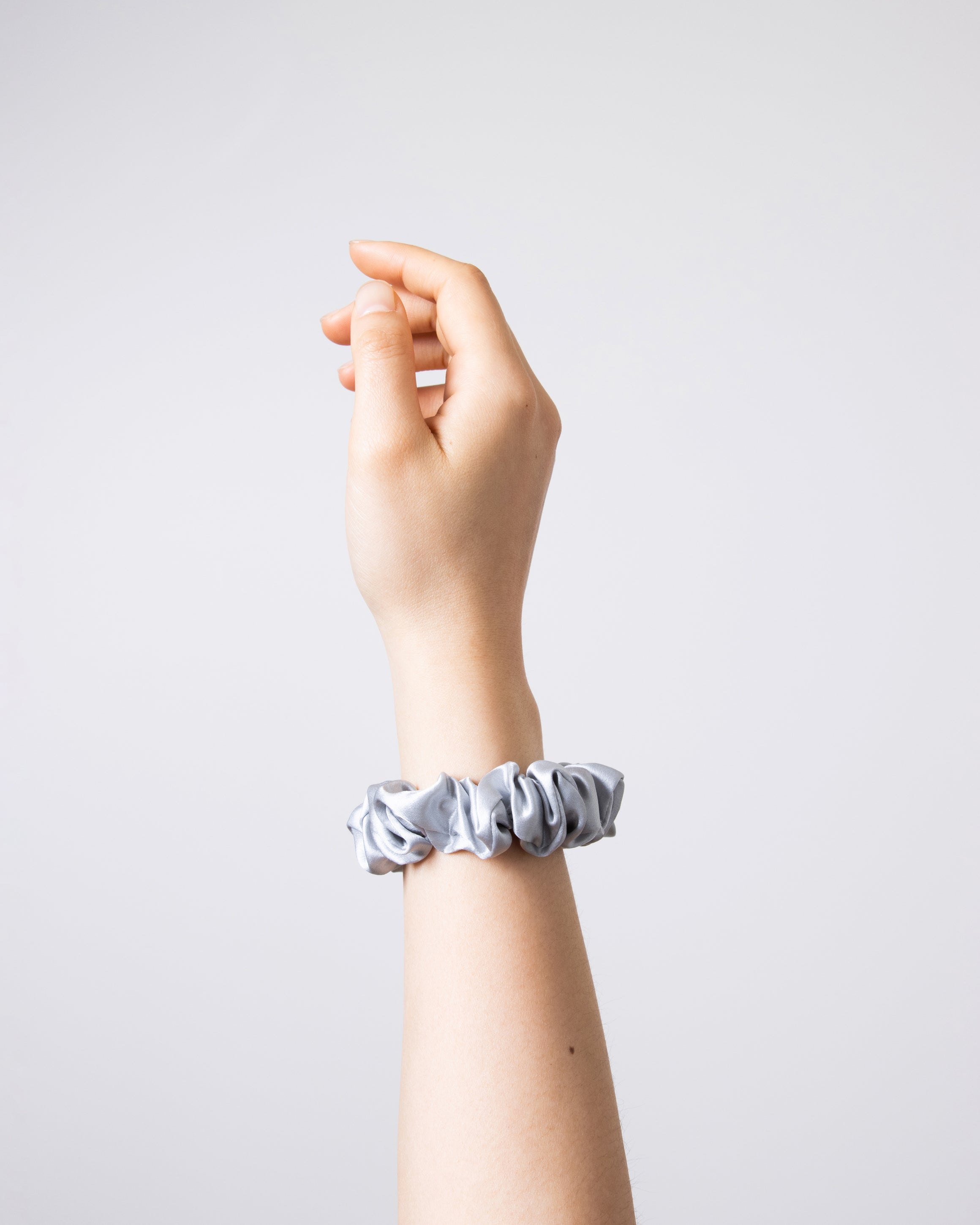 Souszy Silk Scrunchie Medium Set of 2 | Black / Silver