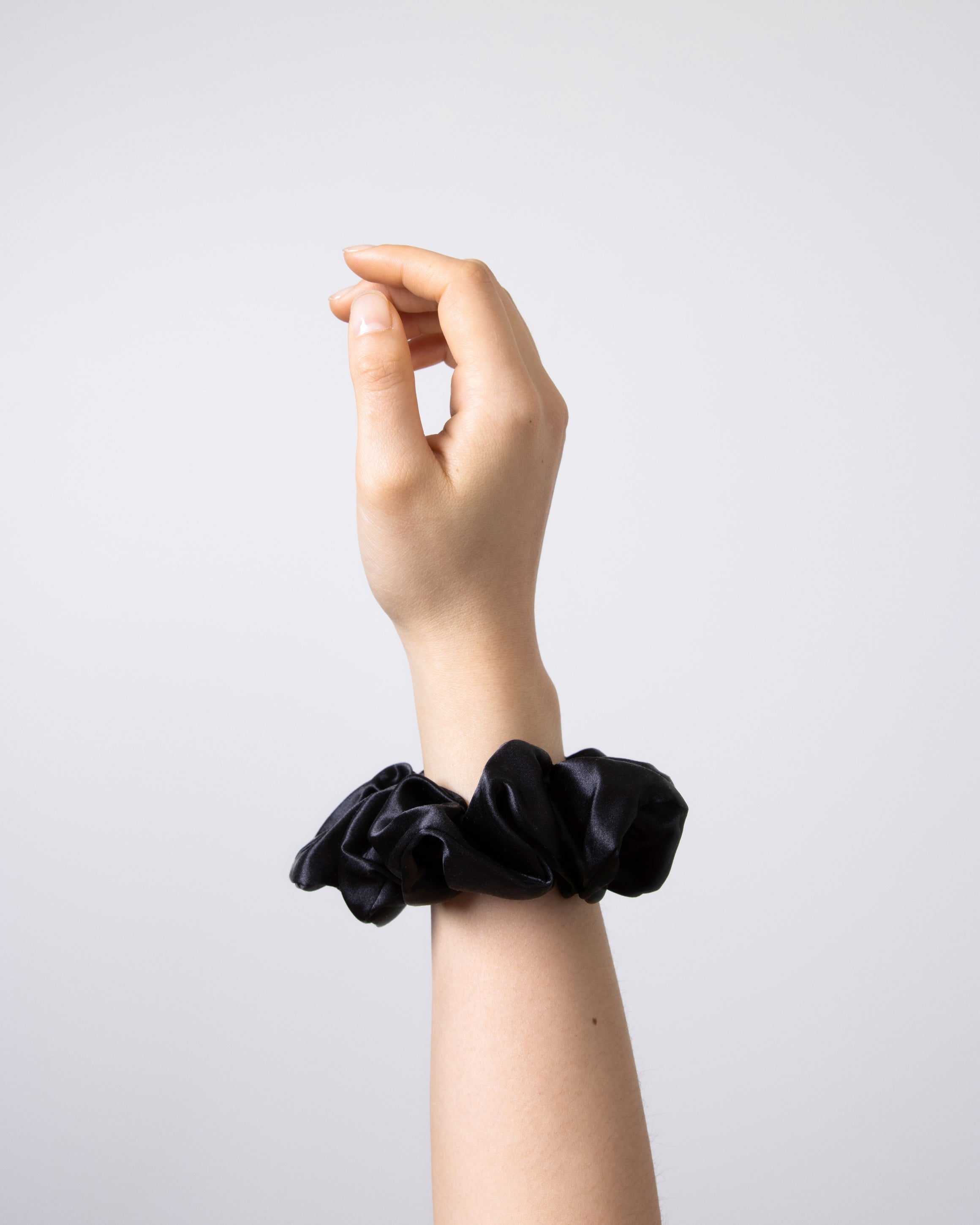 Souszy Silk Scrunchie Large | Black