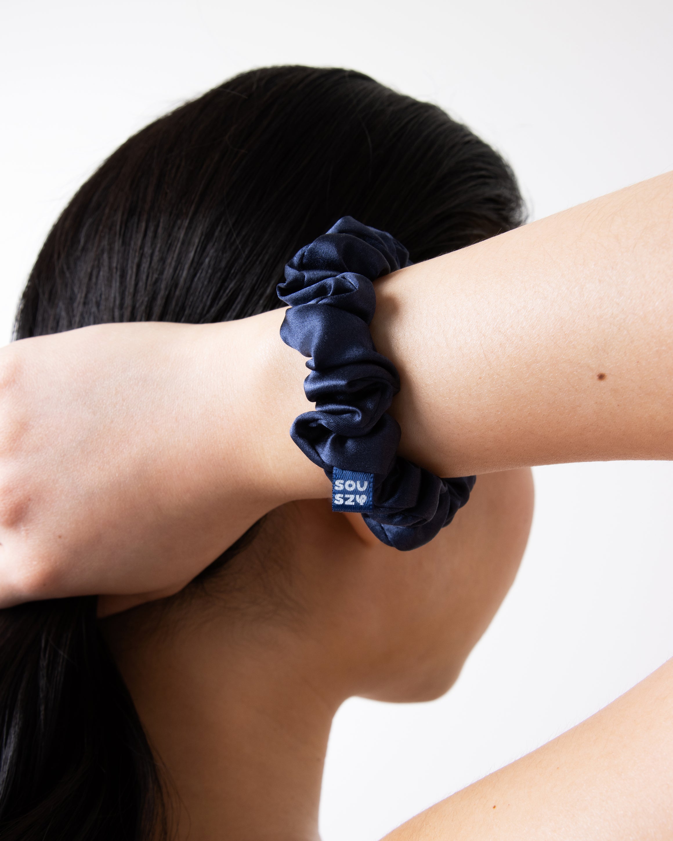 Souszy Silk Scrunchie Medium Set of 2 | Champagne / Navy