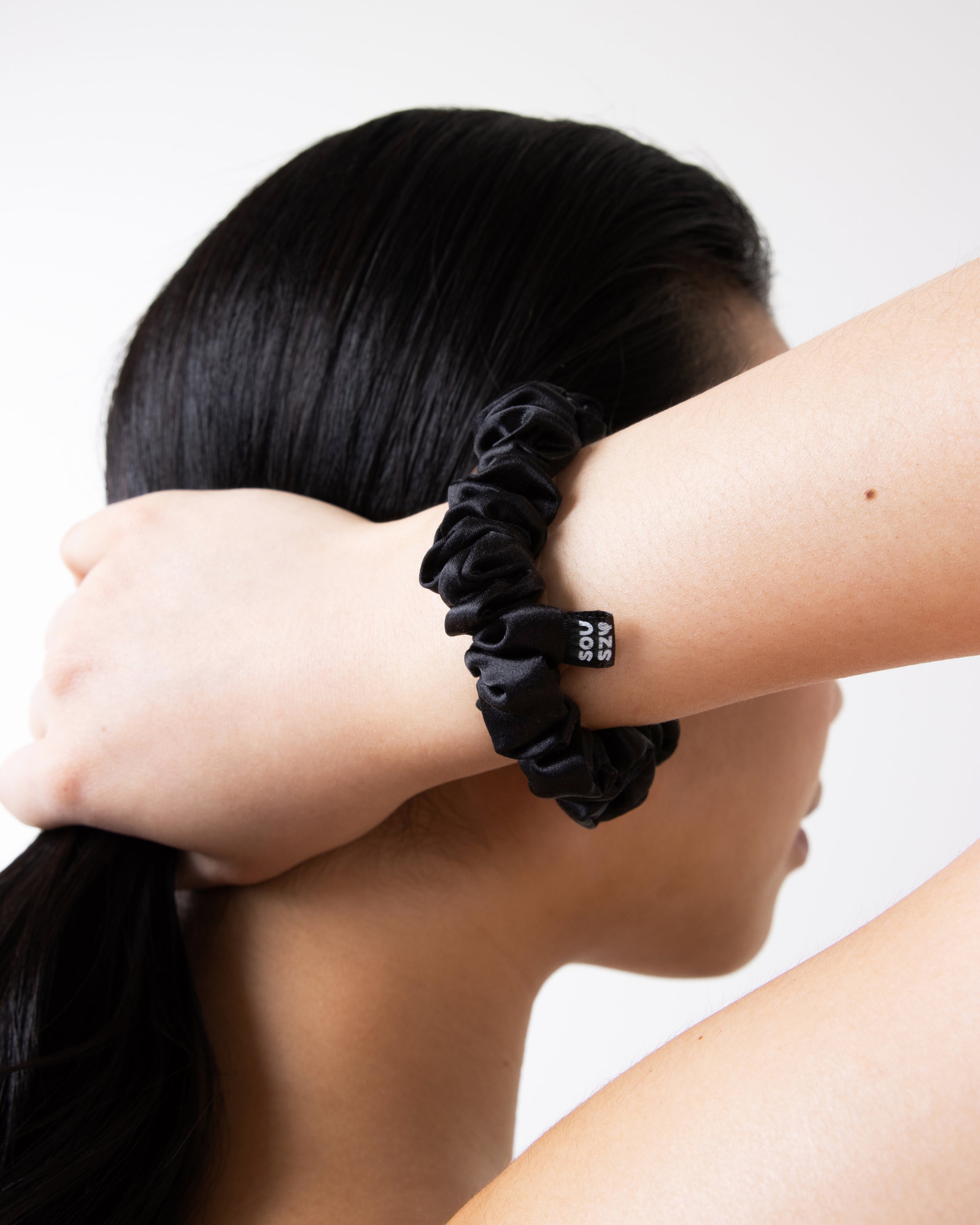 Souszy Mulberry Silk Medium Scrunchie