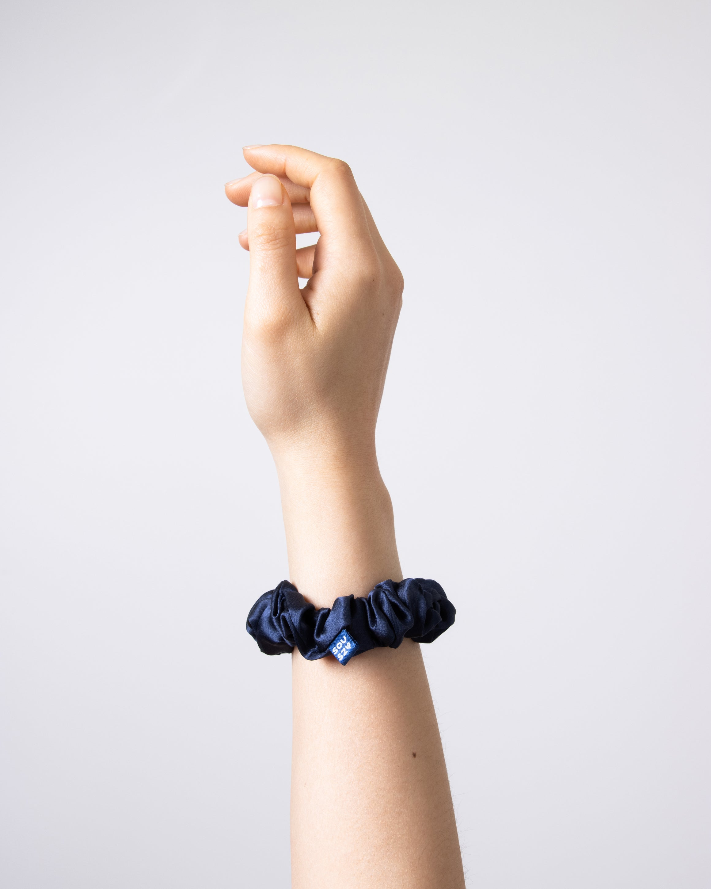 Souszy Silk Scrunchie Medium Set of 2 | Champagne / Navy
